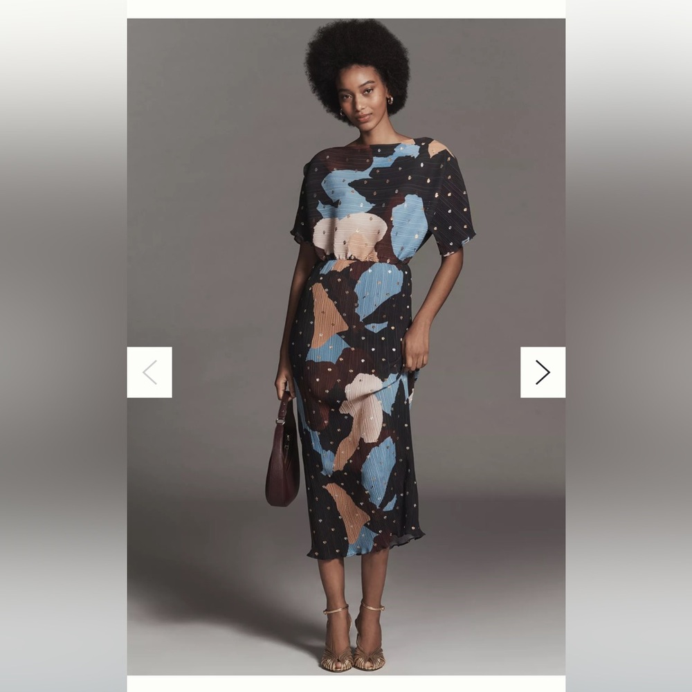 Never Fully Dressed Short=Sleeve
Boat-Neck Midi Dress